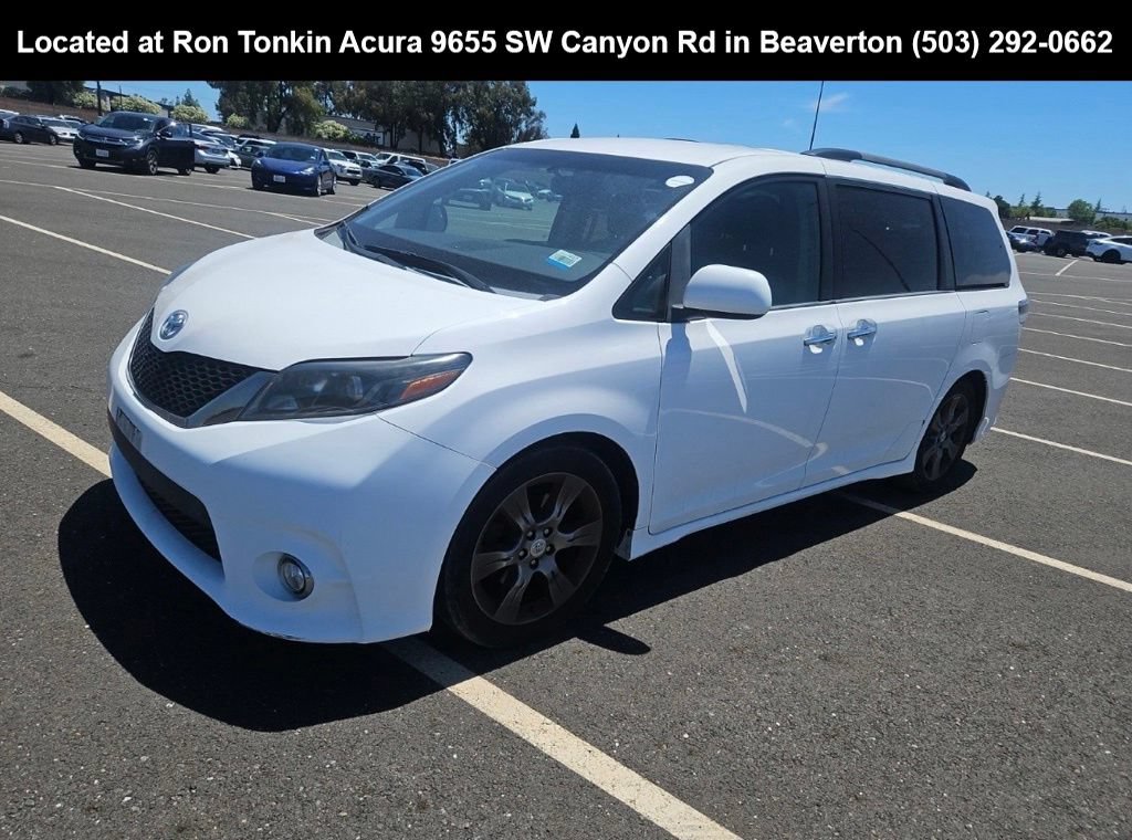Used 2015 Toyota Sienna SE FWD image 3