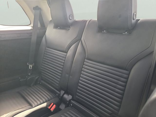 Used 2024 Land Rover Discovery S AWD/4WD image 18