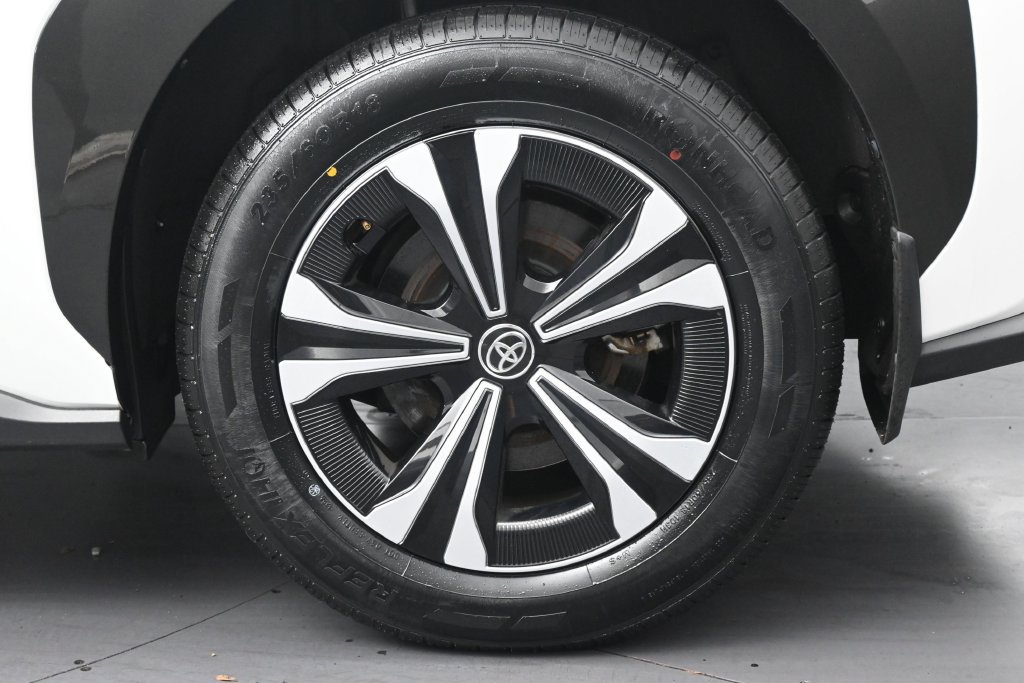 Used 2023 Toyota bZ4X AWD image 37