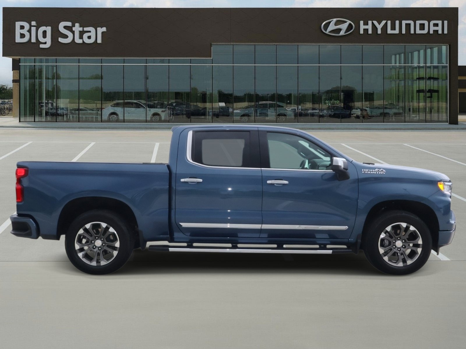 Used 2024 Chevrolet Silverado 1500 High Country w/ Technology Package AWD/4WD image 5
