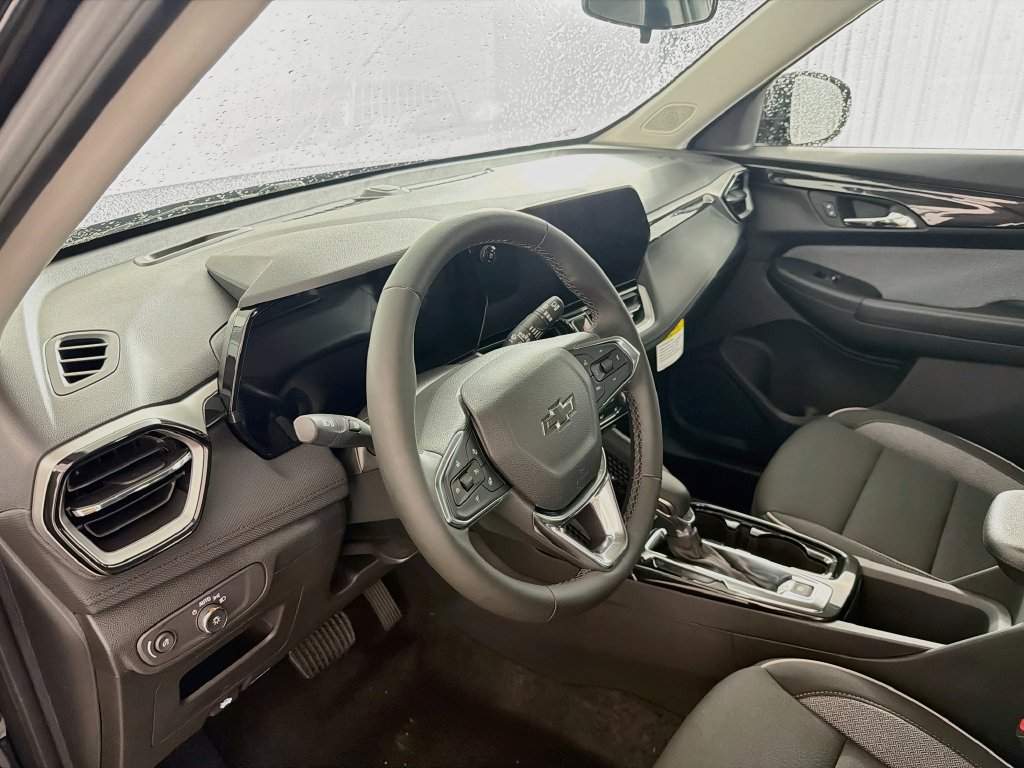 New 2026 Chevrolet TrailBlazer LT w/ Midnight Edition AWD/4WD image 9