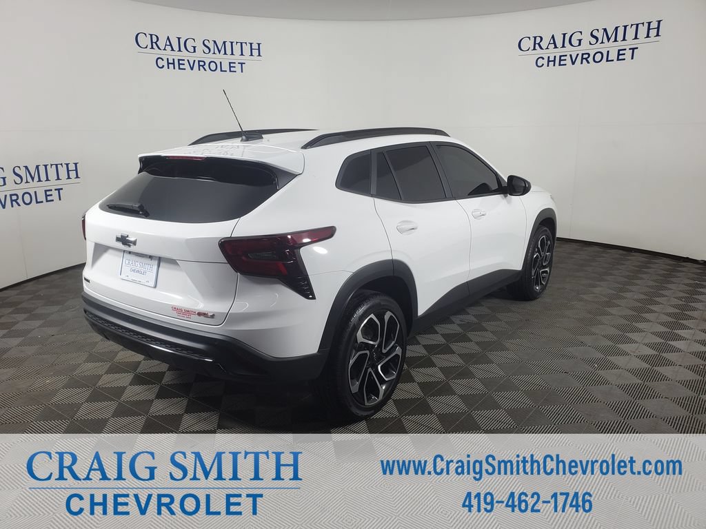 Used 2024 Chevrolet Trax RS w/ Sunroof Package FWD image 5