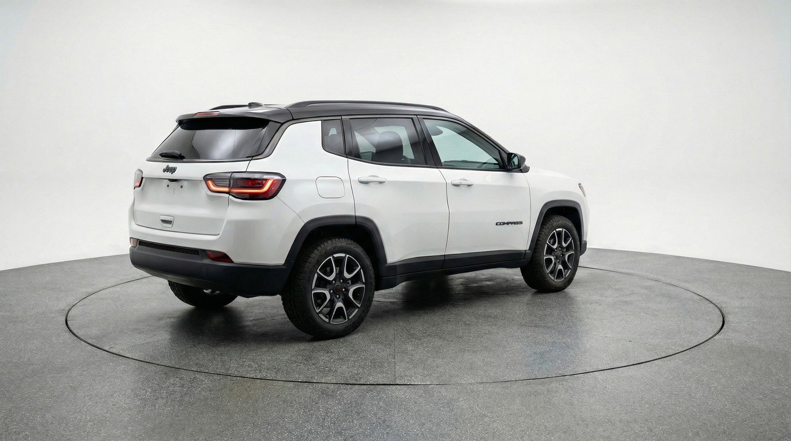 Used 2025 Jeep Compass Trailhawk image 7