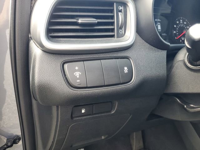 Used 2020 Kia Sorento LX image 11