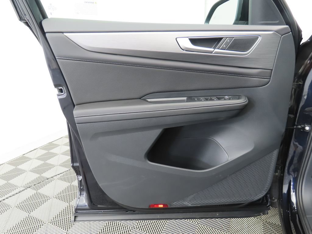 Used 2025 Volkswagen Atlas Cross Sport SE image 24