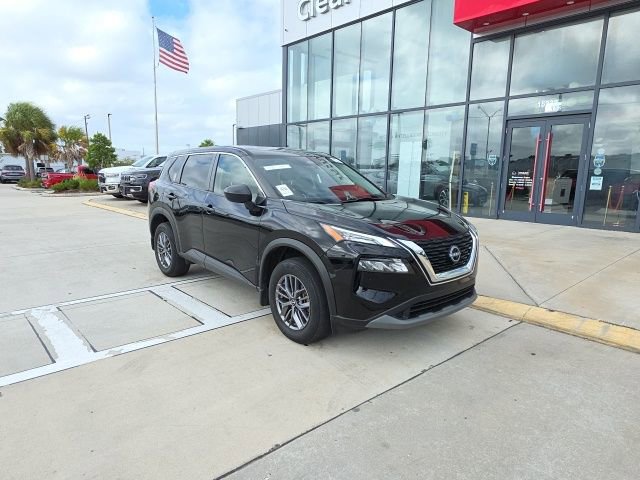 Used 2023 Nissan Rogue S image 2
