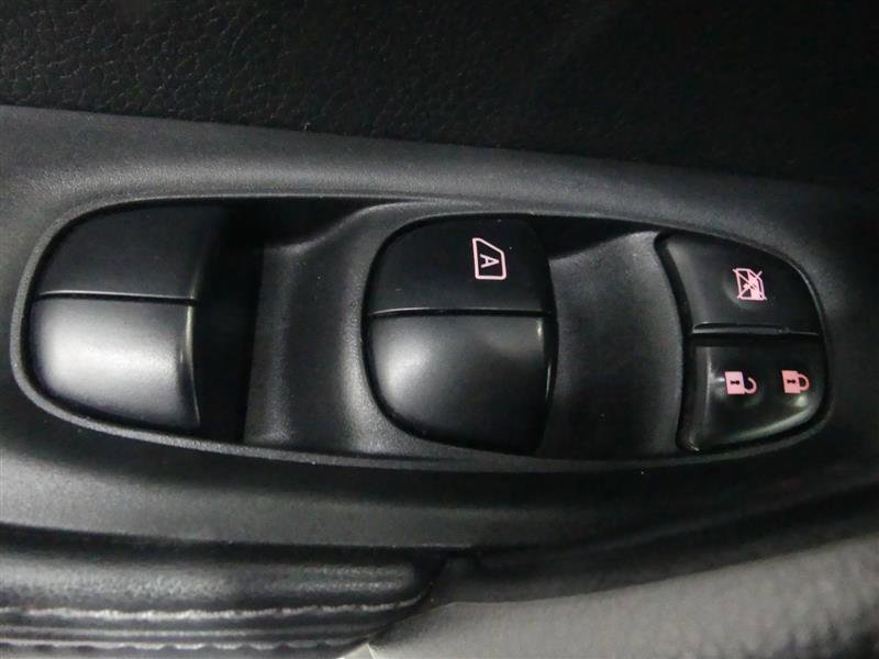 Used 2019 Nissan Rogue Sport SV image 35