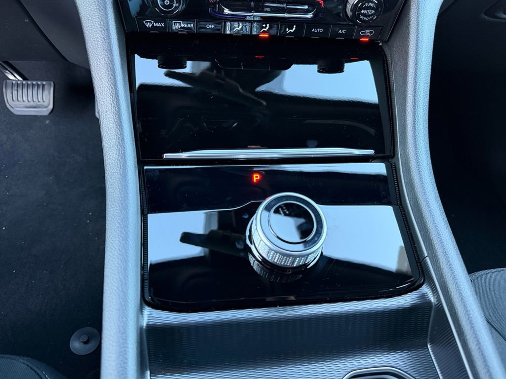 New 2025 Jeep Grand Cherokee Laredo X w/ Luxury Tech Group I image 13