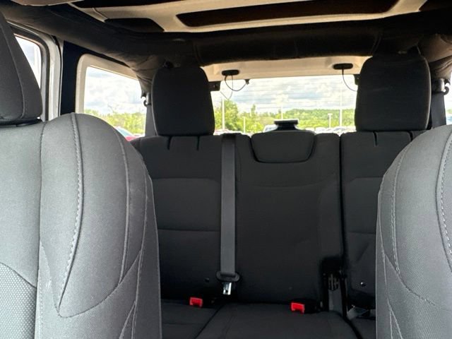 Used 2018 Jeep Wrangler Unlimited Sahara w/ LED Lighting Group AWD/4WD image 25