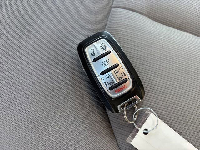Used 2017 Chrysler Pacifica Touring w/ Tire & Wheel Group FWD image 48