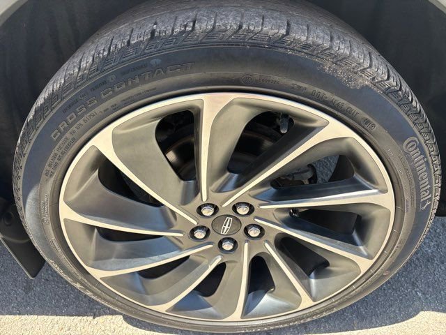 Used 2020 Lincoln Nautilus Reserve w/ Equipment Group 201A image 11