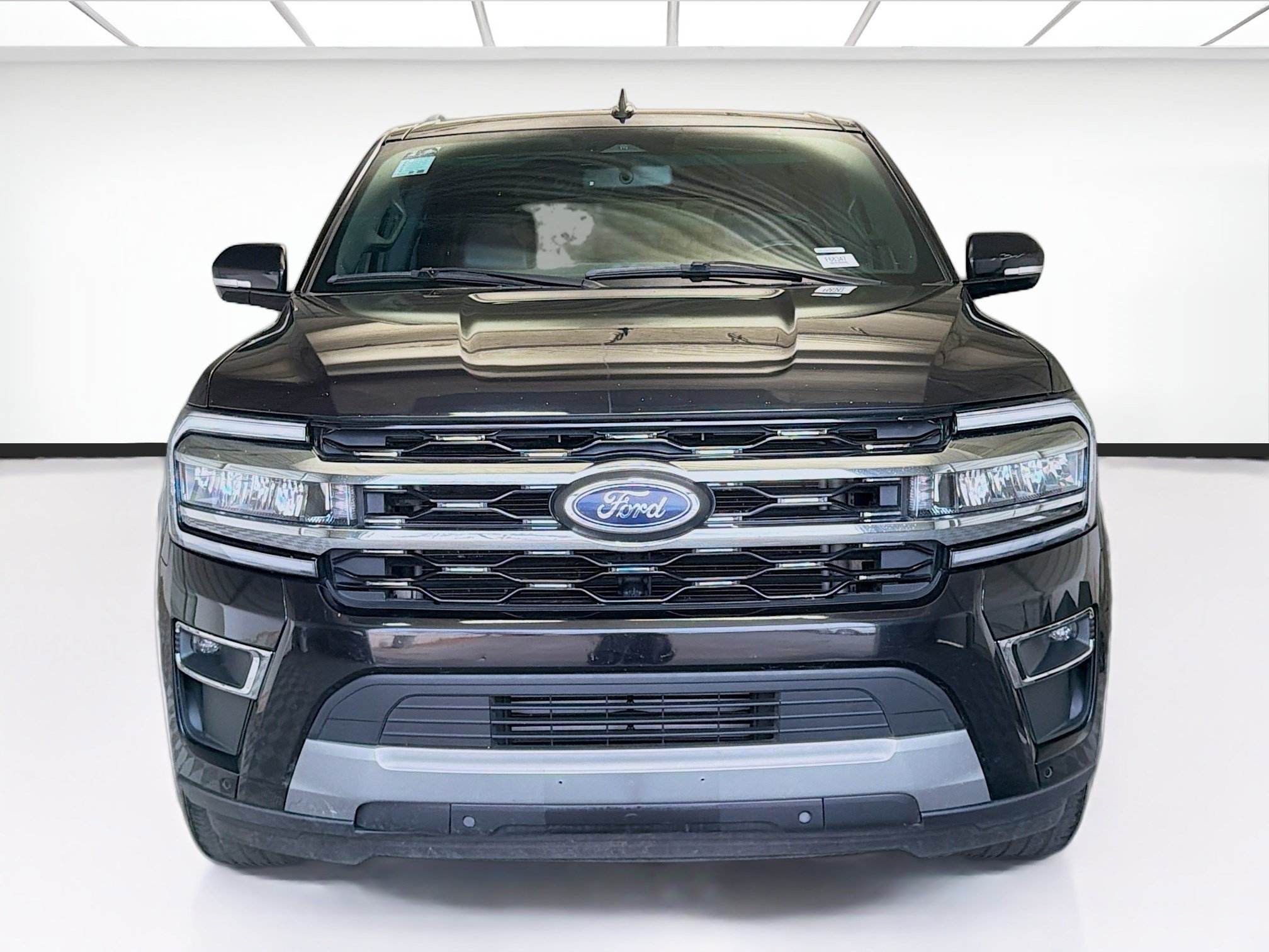 Used 2024 Ford Expedition Limited AWD/4WD image 2