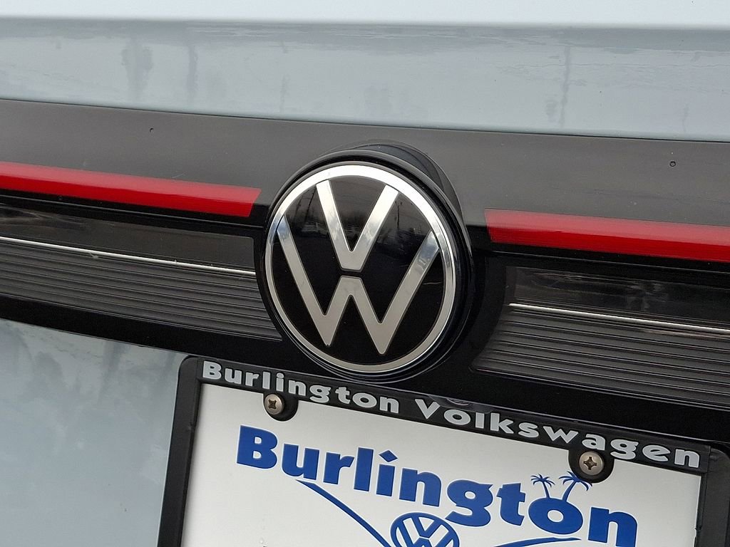 Used 2025 Volkswagen Taos SE image 30