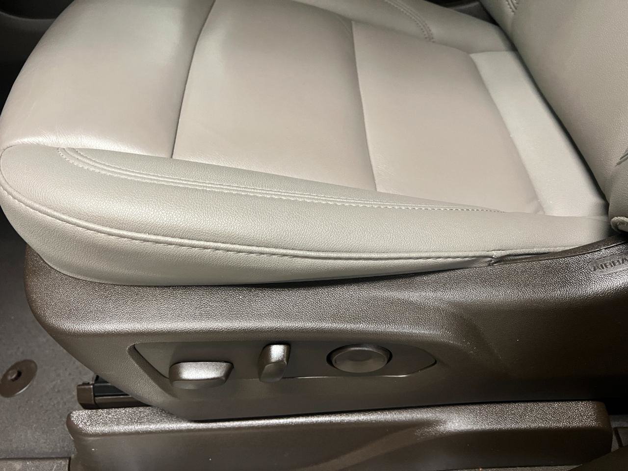 Used 2025 Chevrolet Suburban LT AWD/4WD image 26