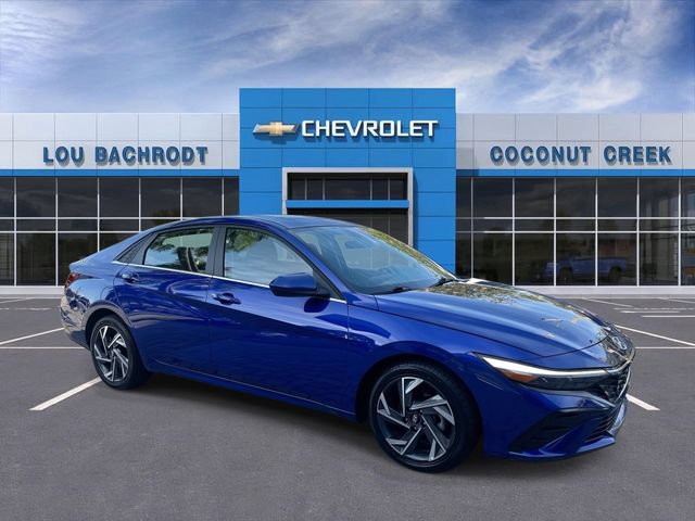 Used 2025 Hyundai Elantra SEL FWD image 2