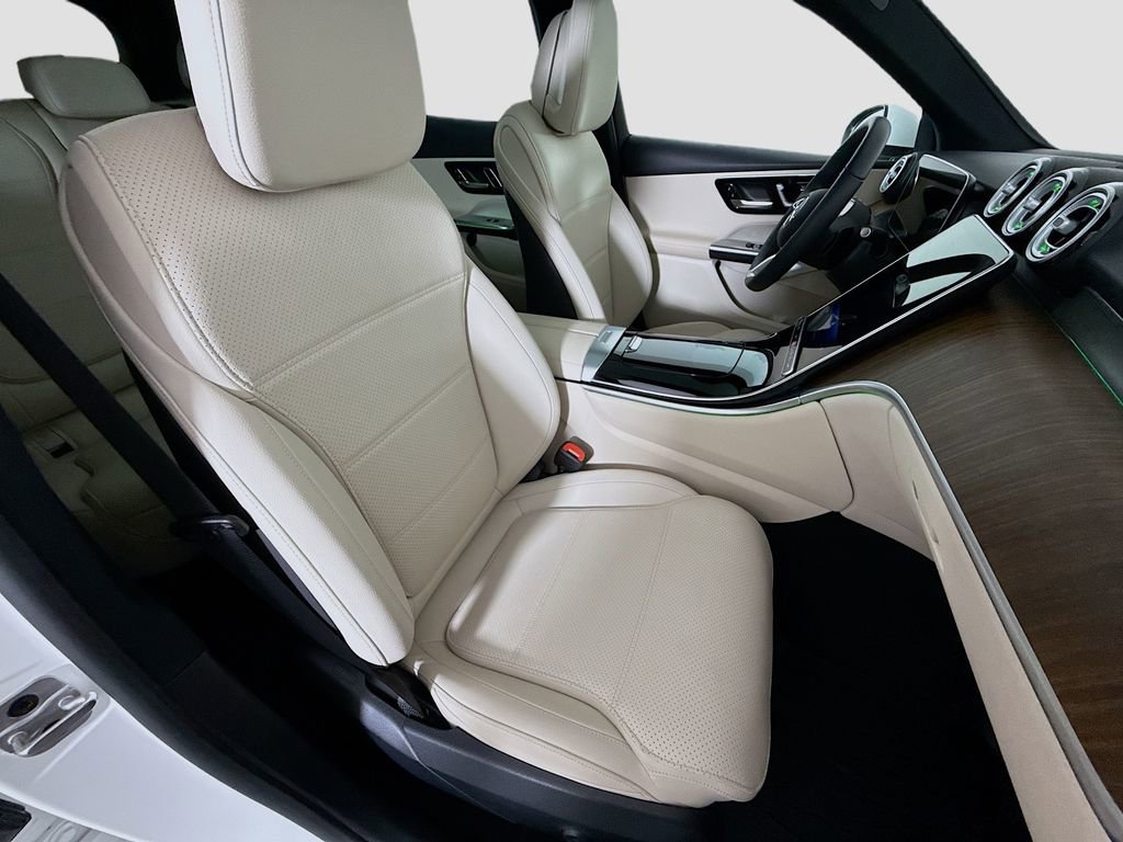 Used 2025 Mercedes-Benz GLC 300 4MATIC image 29
