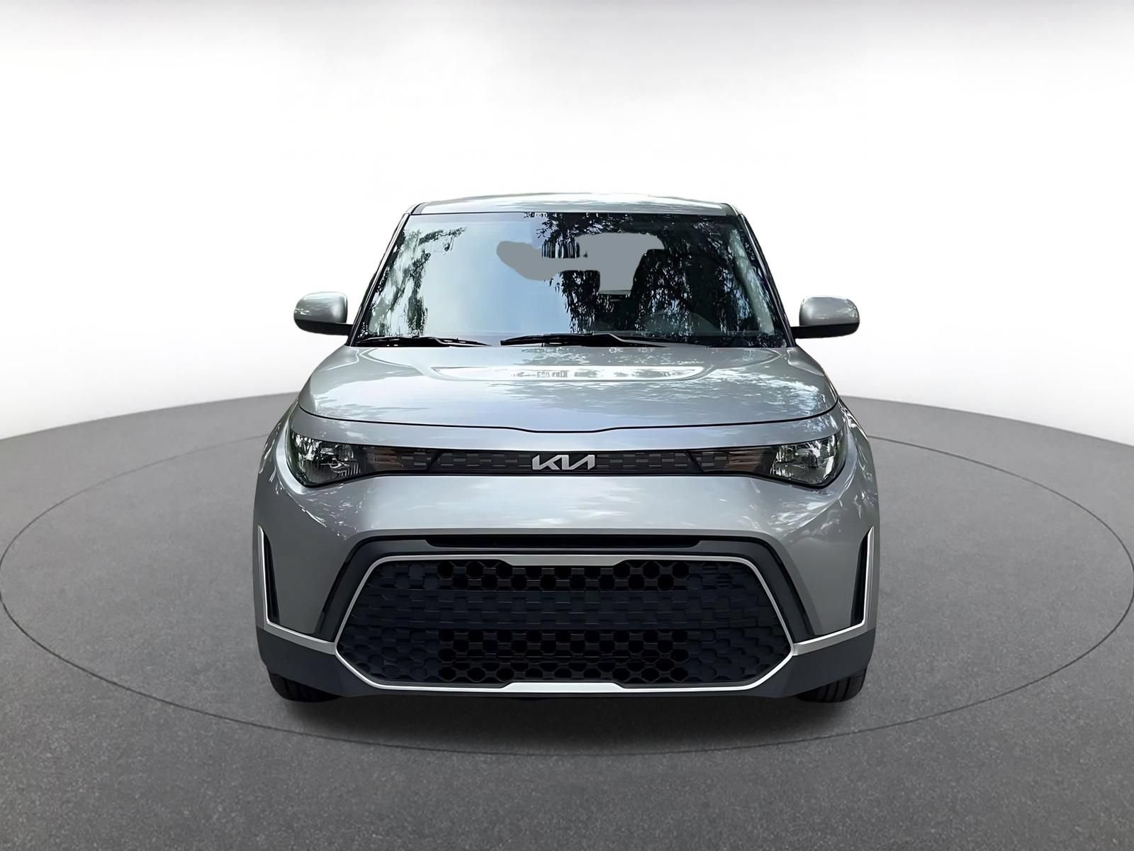 Used 2025 Kia Soul LX w/ LX Technology Package FWD image 4