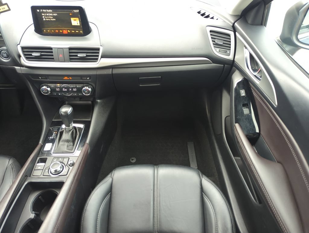 Used 2017 MAZDA MAZDA3 Touring FWD image 16
