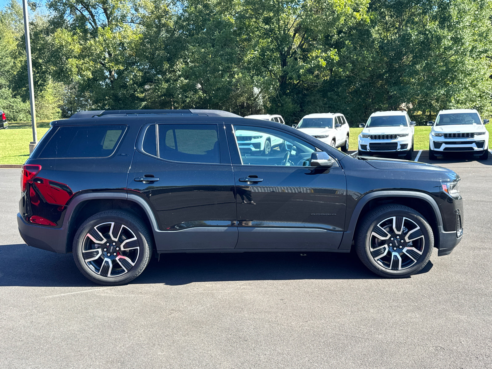 Used 2021 GMC Acadia SLT w/ Elevation Edition FWD image 4