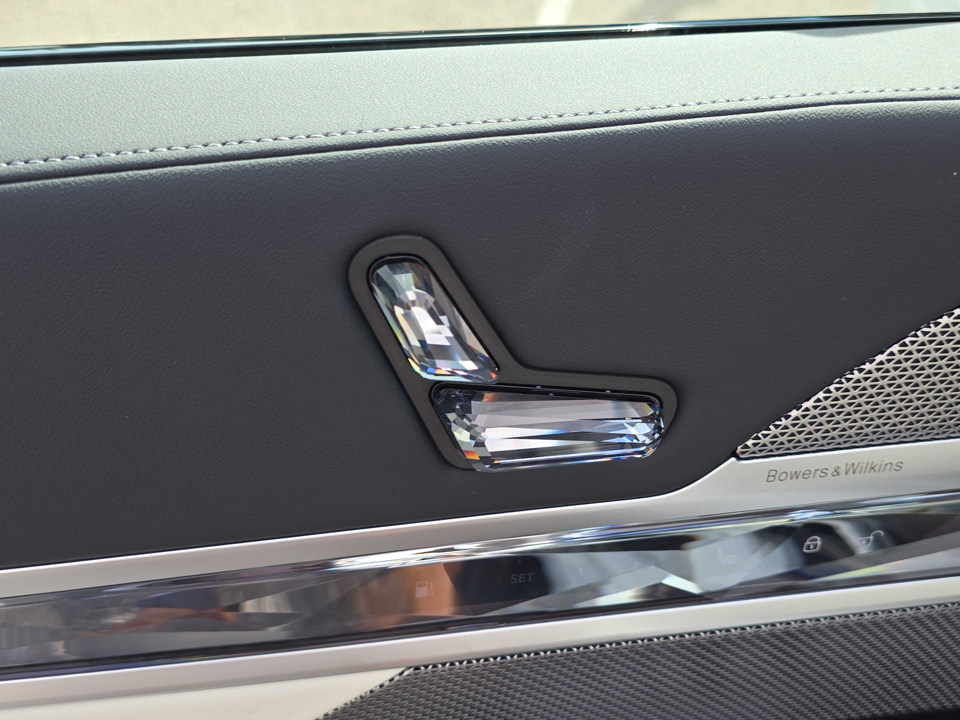 New 2026 BMW 750e xDrive image 18