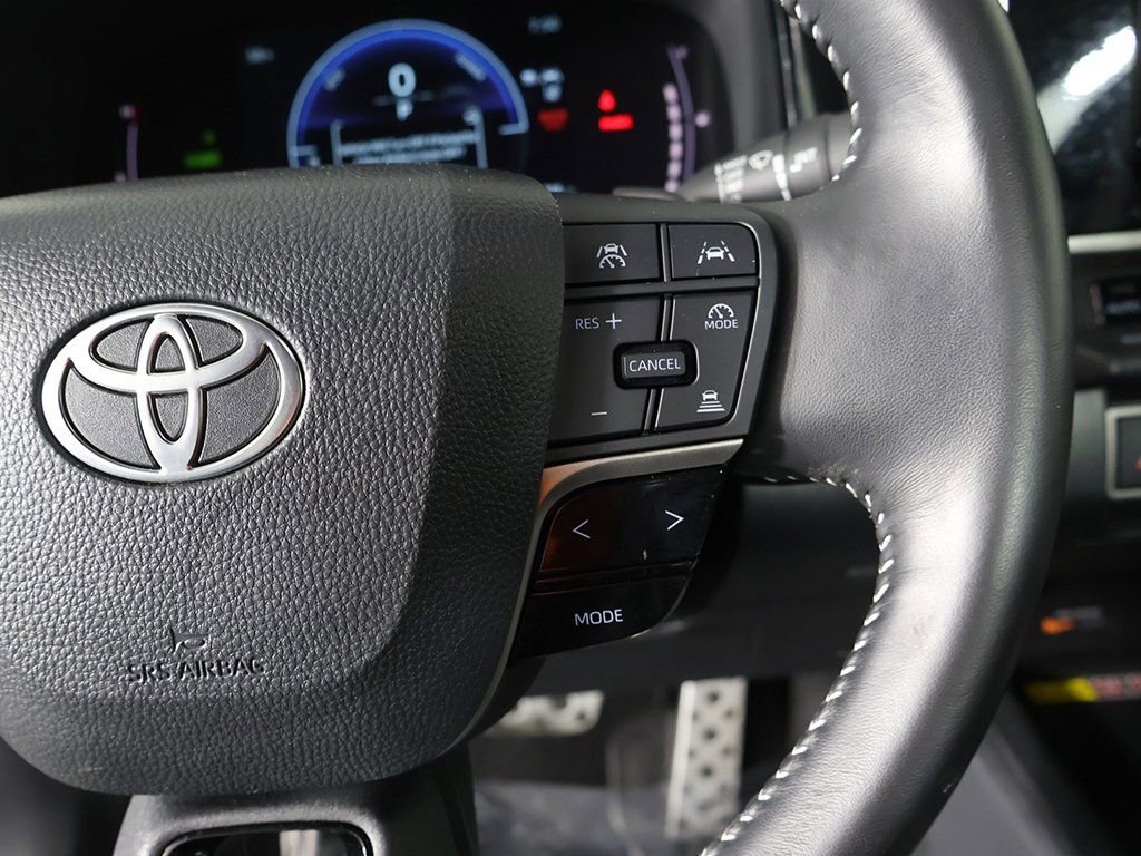 Used 2025 Toyota Camry SE image 37