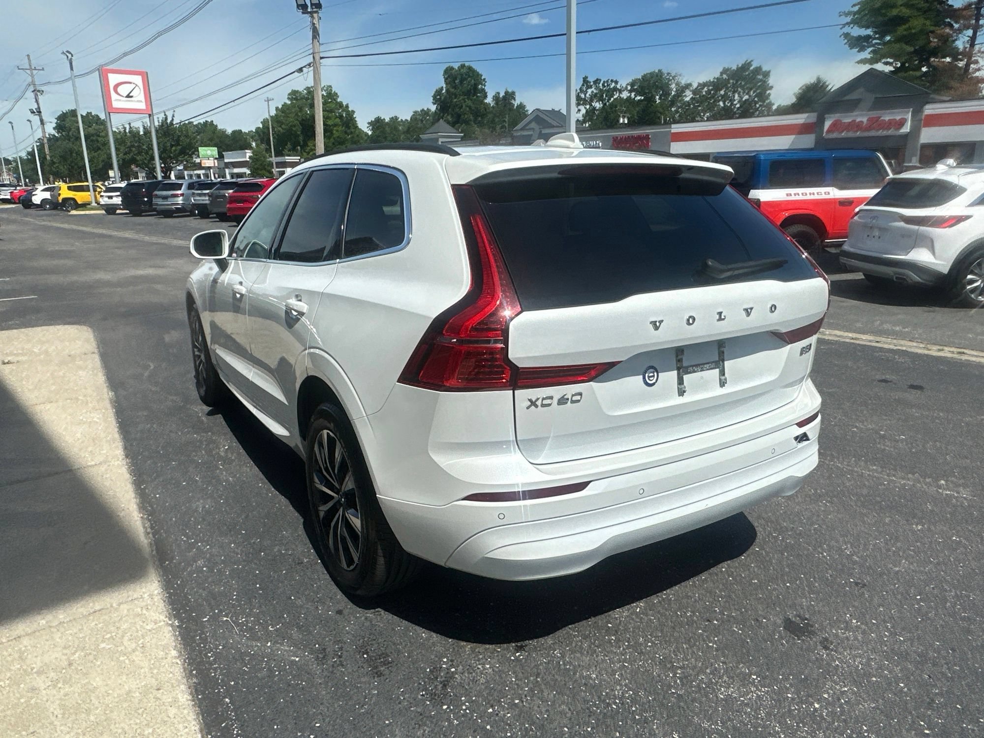 Used 2023 Volvo XC60 B5 Core w/ Climate Package AWD/4WD image 4