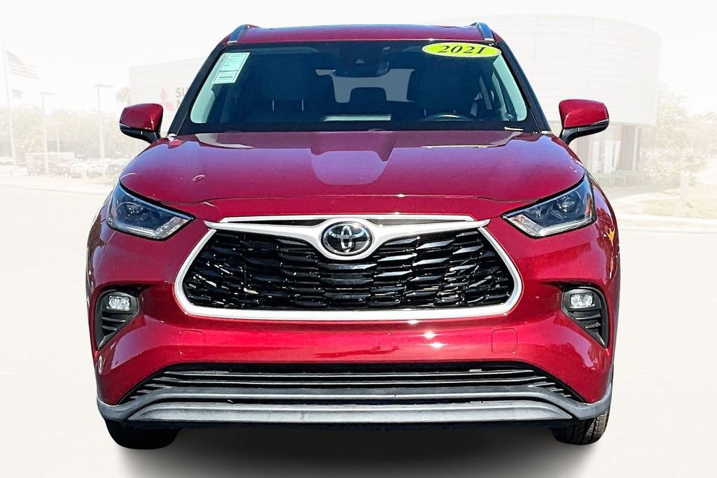 Used 2021 Toyota Highlander XLE image 2