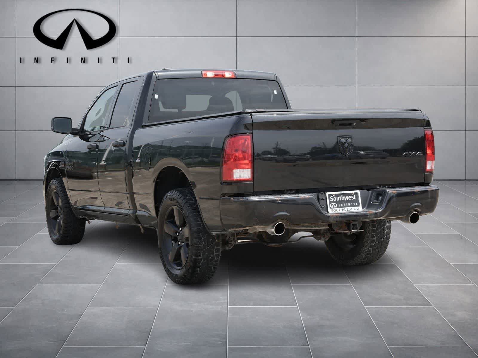 Used 2018 RAM 1500 Express w/ Black Ram 1500 Express Group AWD/4WD image 5
