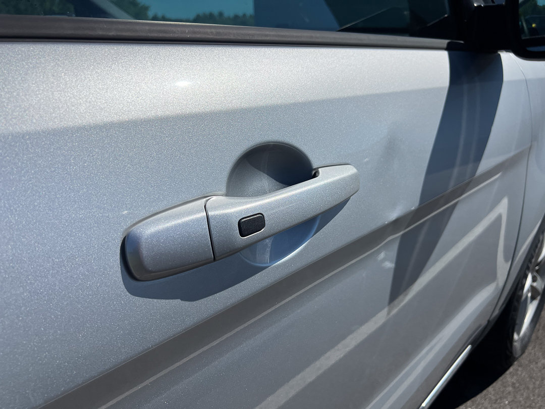 Used 2018 Ford Explorer XLT w/ Equipment Group 201A FWD image 6