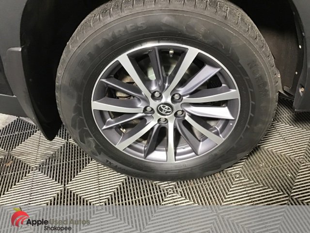 Used 2017 Toyota Highlander XLE image 32