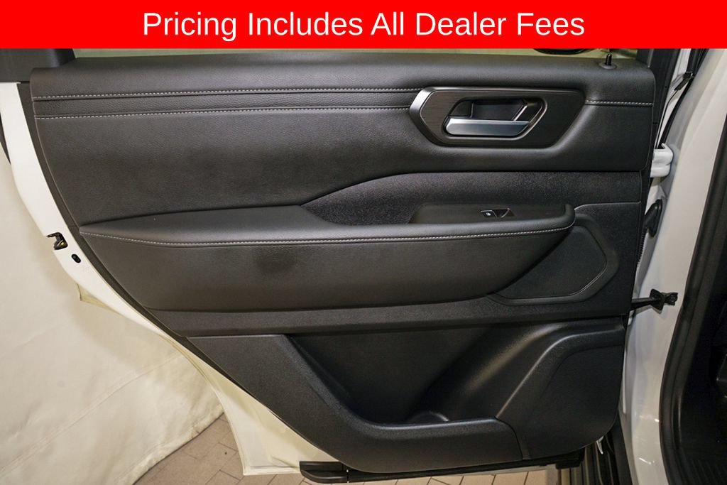 Certified 2025 Nissan Armada SV AWD/4WD image 11