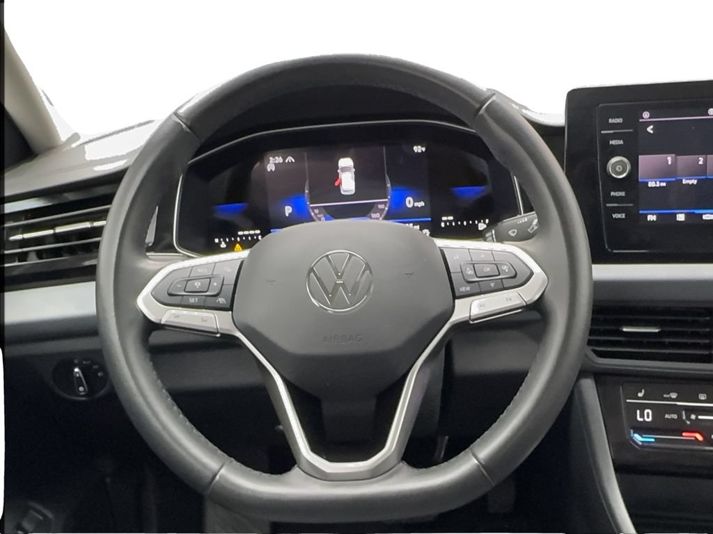 Used 2025 Volkswagen Jetta SE FWD image 33