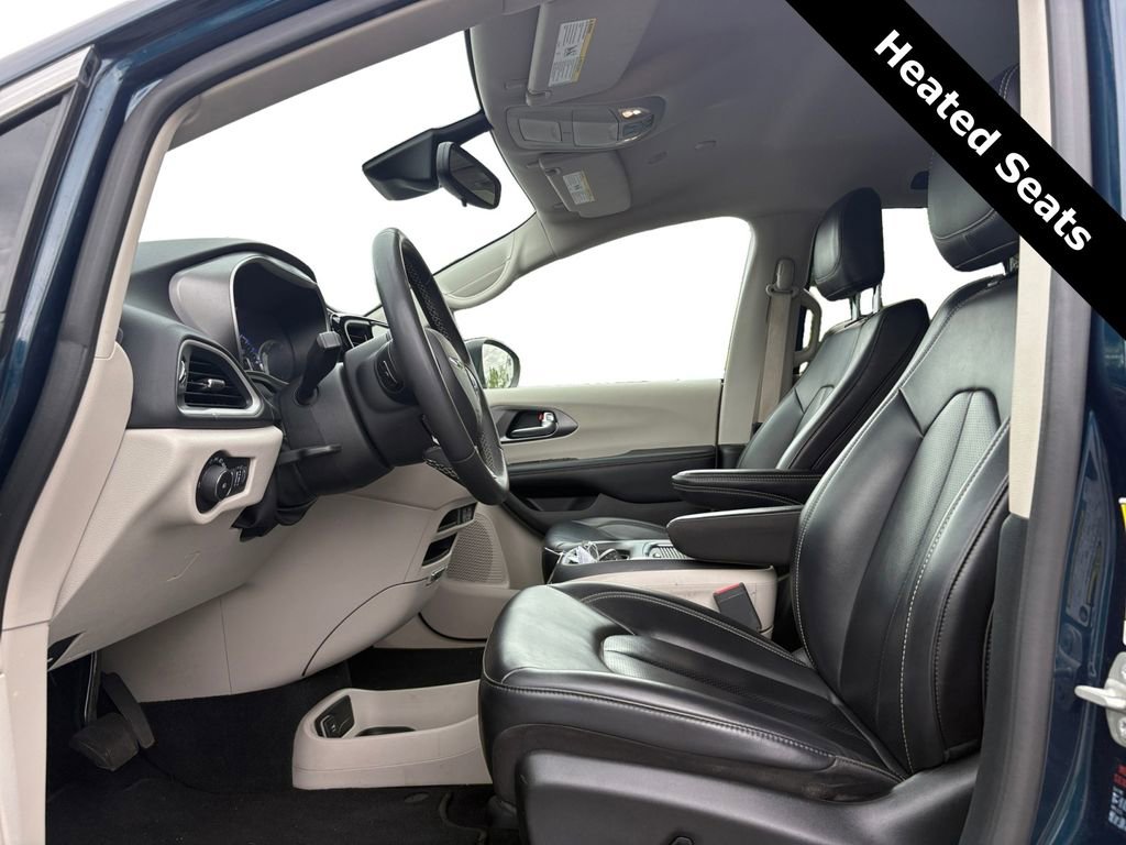 Certified 2023 Chrysler Pacifica Touring-L image 9