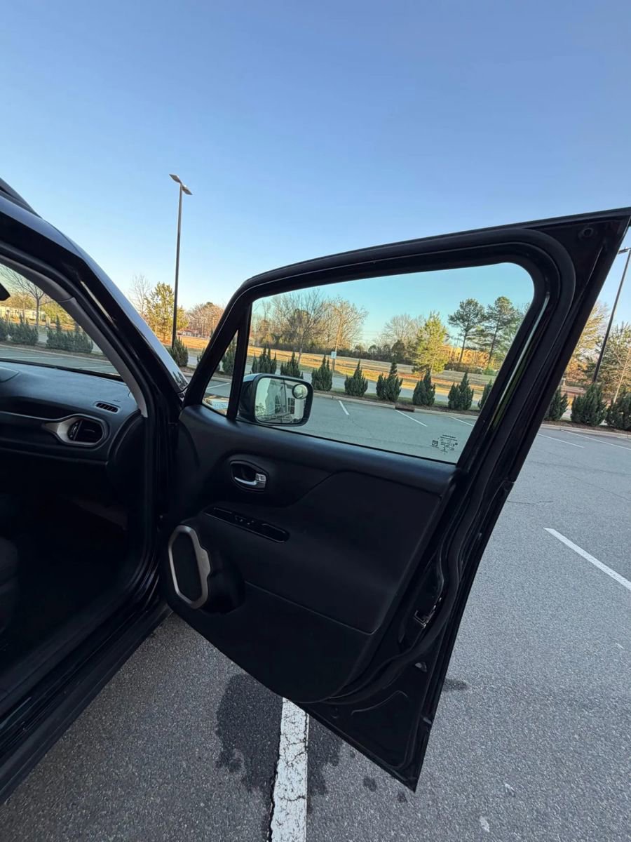 Used 2017 Jeep Renegade Latitude image 13