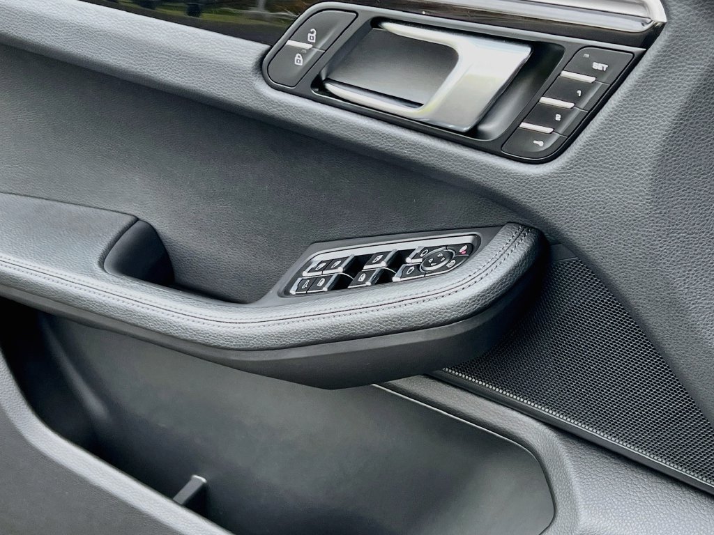 Certified 2021 Porsche Macan AWD/4WD image 20
