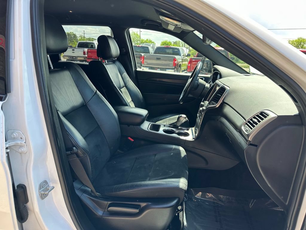 Used 2018 Jeep Grand Cherokee Altitude RWD image 30