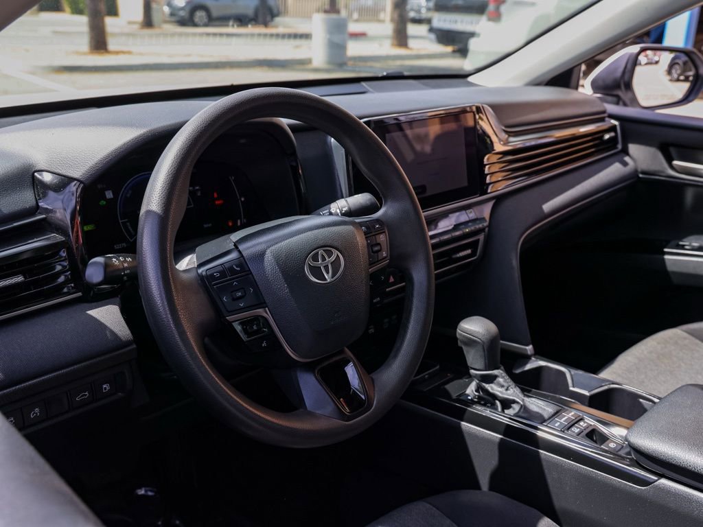 Used 2025 Toyota Camry LE image 14