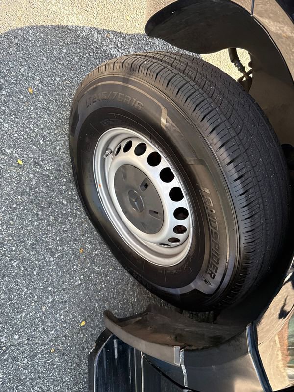 Used 2017 Mercedes-Benz Sprinter 2500 image 38