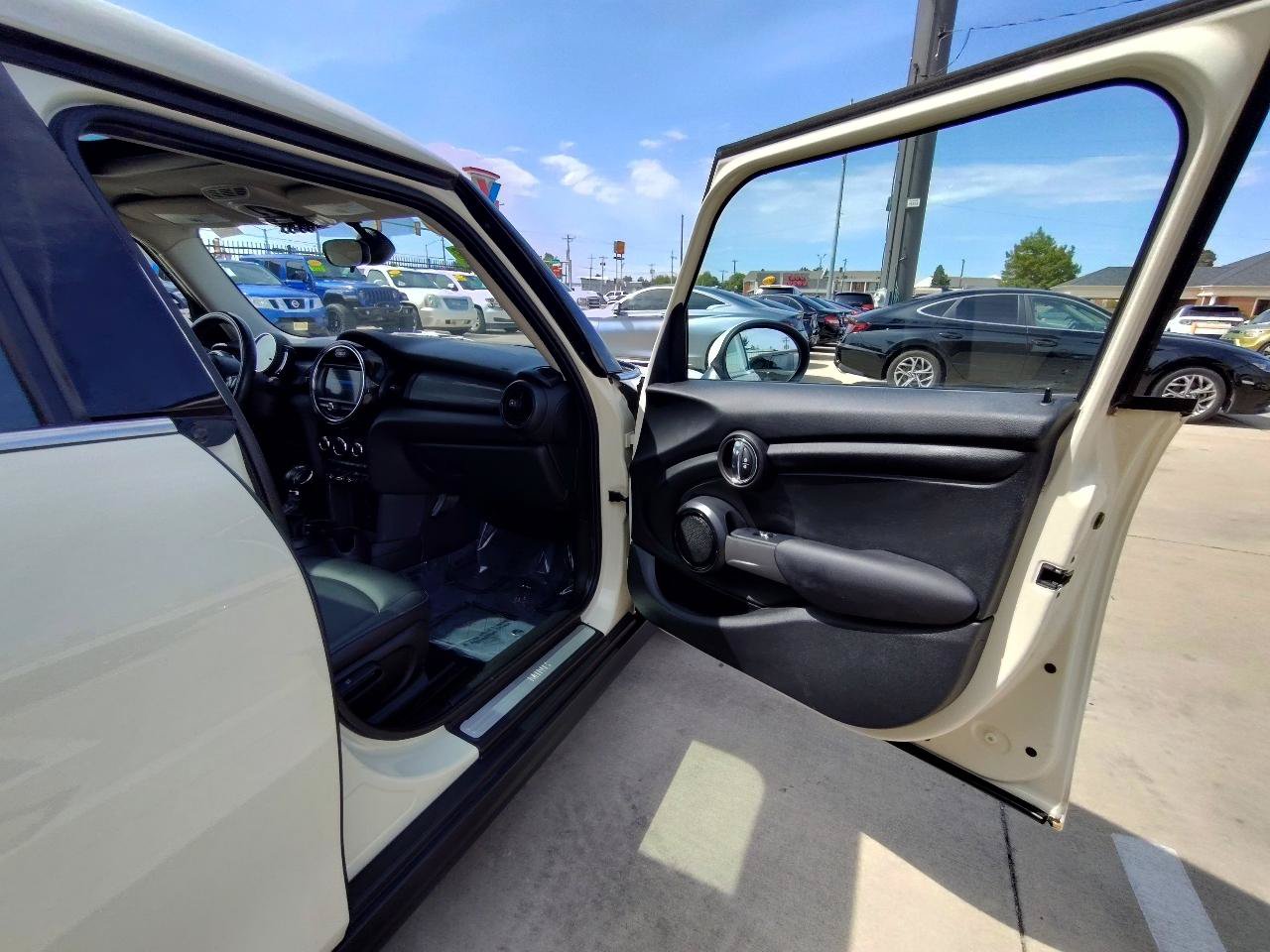 Used 2019 MINI Cooper 4-Door Hardtop FWD image 40