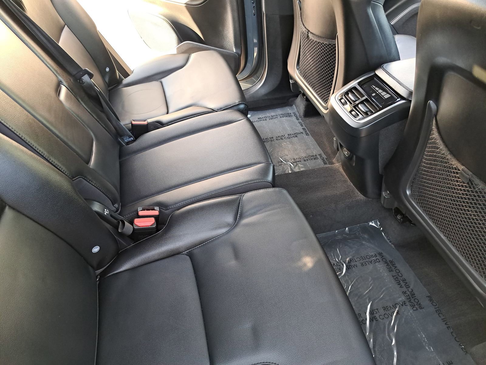 Used 2022 Volvo XC90 T5 Momentum image 11