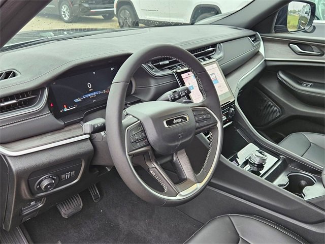 New 2025 Jeep Grand Cherokee Limited w/ Black Appearance Package image 11