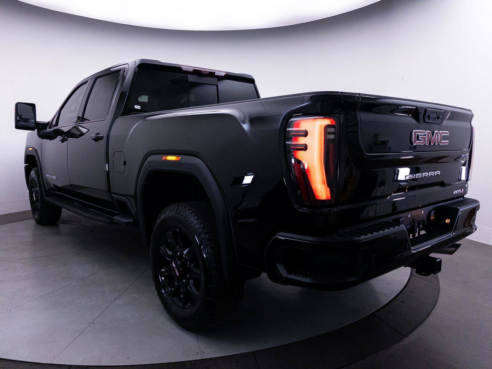 Used 2025 GMC Sierra 2500 AT4 w/ AT4 Premium Plus Package AWD/4WD image 18