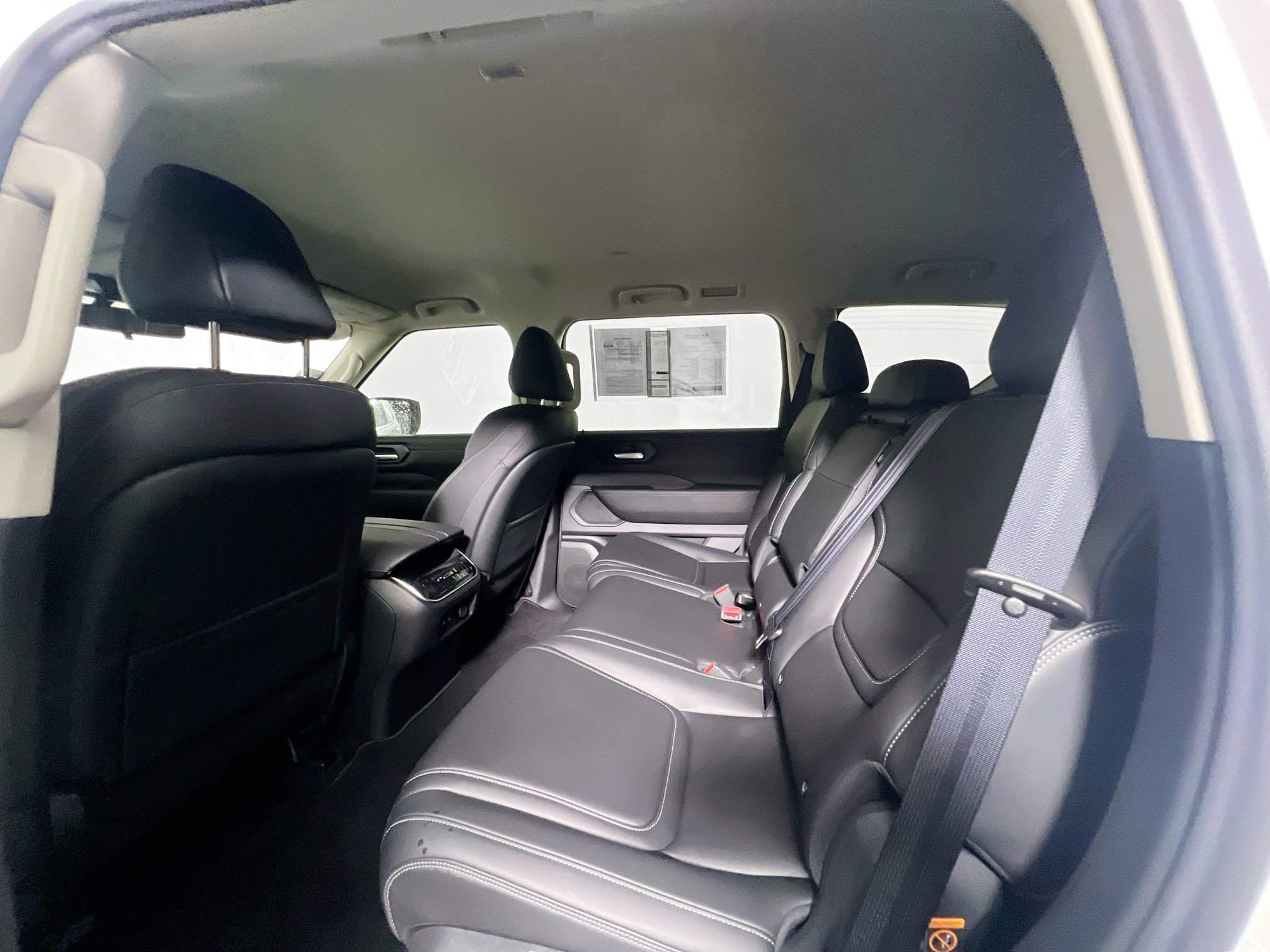 Used 2026 Nissan Armada SV AWD/4WD image 28