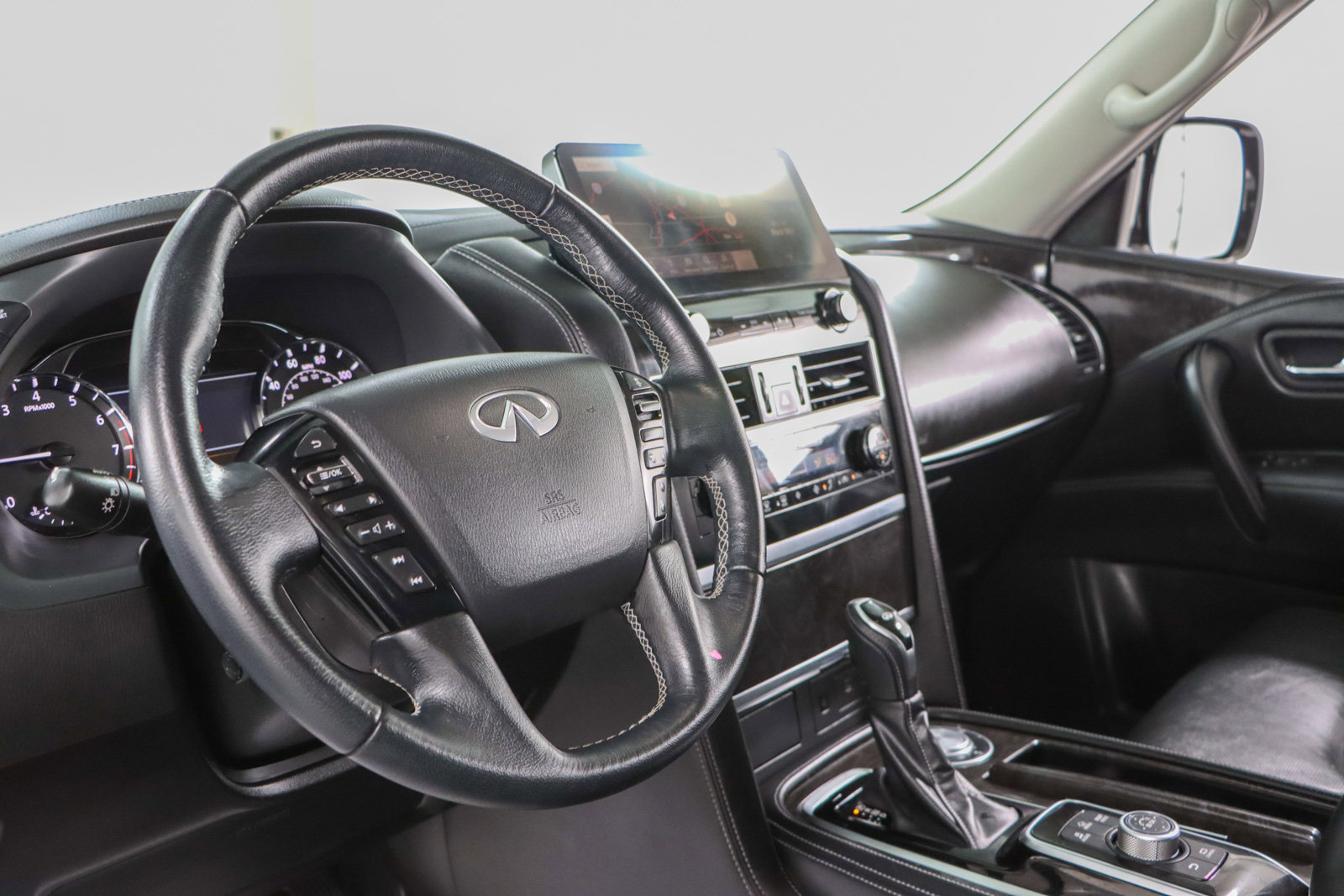 Used 2024 INFINITI QX80 Luxe w/ Cargo Package image 25