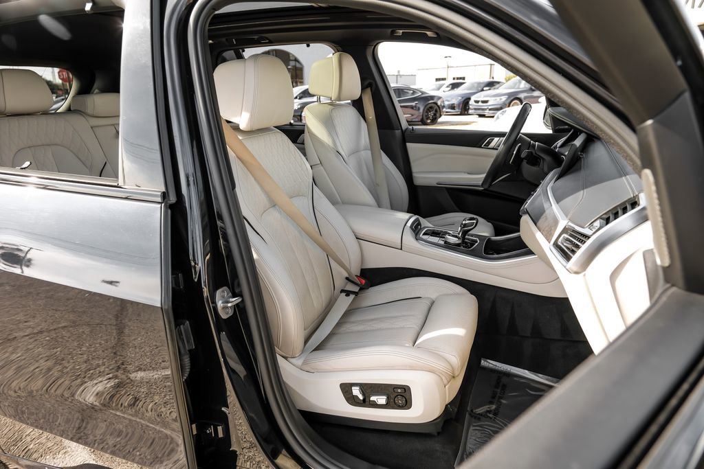 Used 2022 BMW X5 M50i w/ Executive Package image 42