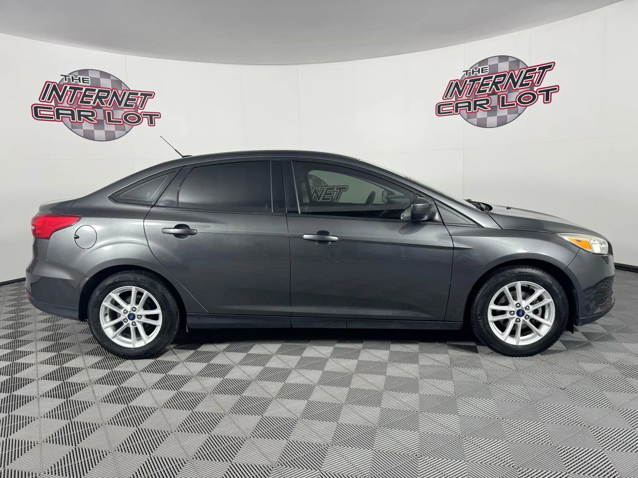 Used 2018 Ford Focus SE FWD image 8