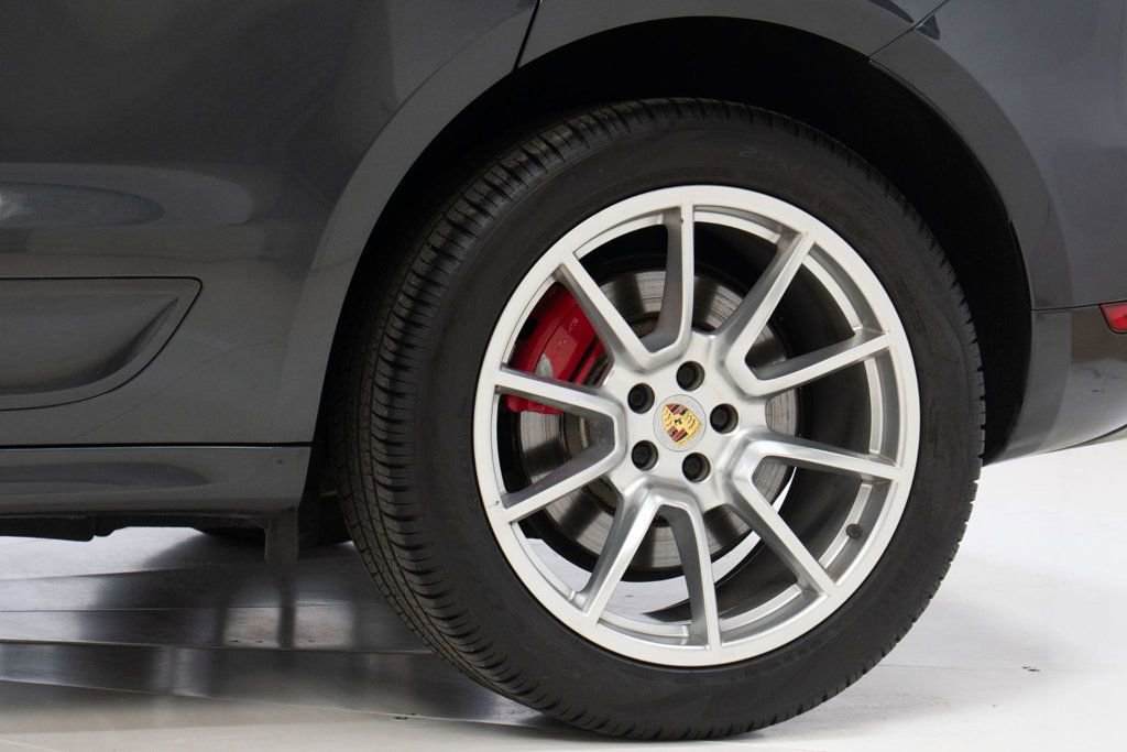Used 2017 Porsche Macan Turbo image 28