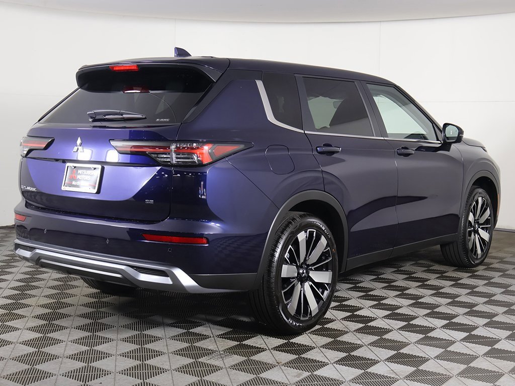New 2025 Mitsubishi Outlander SE image 12