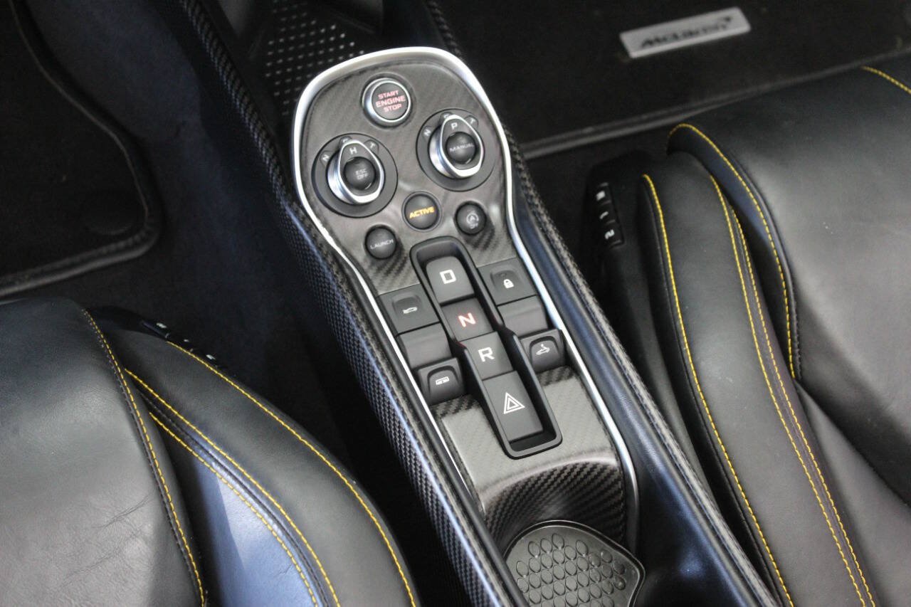Used 2018 McLaren 570S Spider RWD image 13