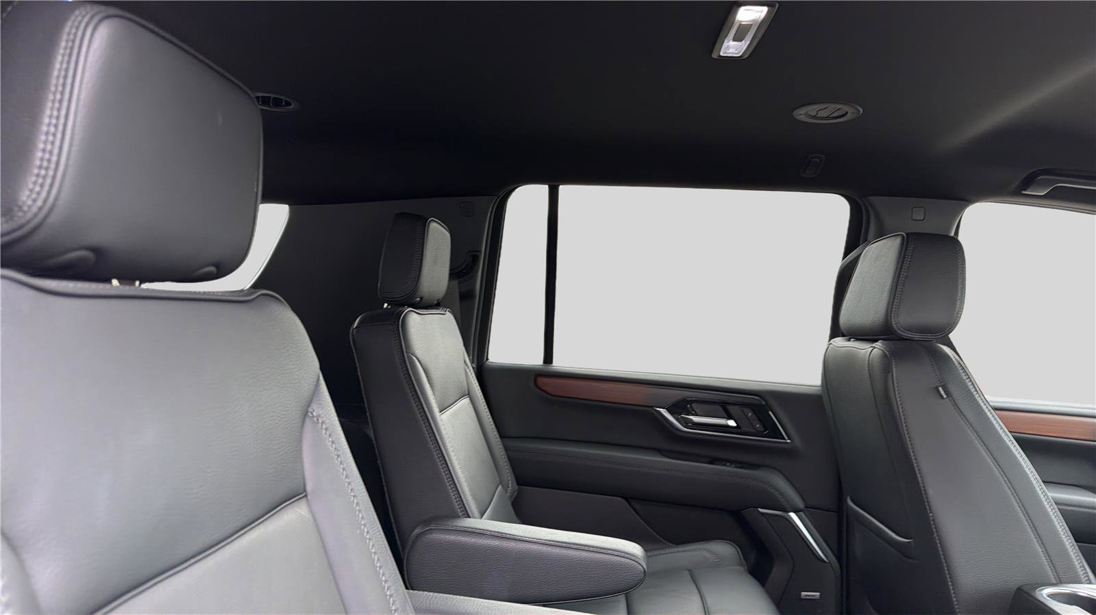 Used 2025 GMC Yukon XL Denali AWD/4WD image 21